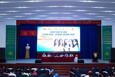Chơi Liêng 3 cây
 Sài Gòn tại ngày hội tư vấn tuyển sinh hướng nghiệp 2020